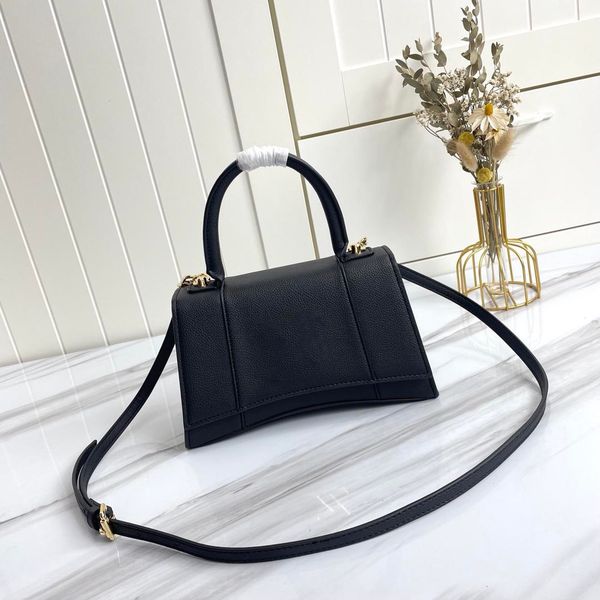 2021 luxury designer handbag hourglass crossbody bag ladies fashion classic one shoulder portable full set gift, Black;red
2021 luxury designer handbag hourglass crossbody bag ladies fashion classic one shoulder portable full set gift, Black;red