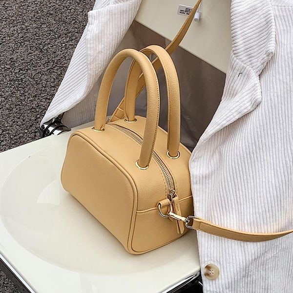 shoulder bags niche design handbags 2021 fashion all-match western-style messenger bag portable square box width: 20cm
shoulder bags niche design handbags 2021 fashion all-match western-style messenger bag portable square box width: 20cm