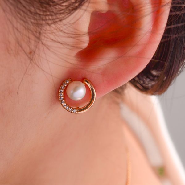 trendy round exquisite pearl round c-shaped simple stud earrings for women fashion crystal jewelry, Golden;silver
trendy round exquisite pearl round c-shaped simple stud earrings for women fashion crystal jewelry, Golden;silver