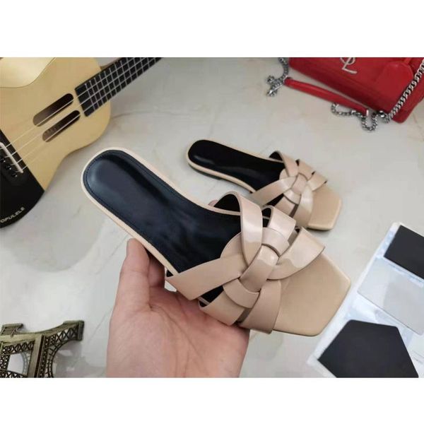 slippers luxury women's summer 2021 flat-heeled open-toed all-match black patent leather textile sandals and beach shoes
slippers luxury women's summer 2021 flat-heeled open-toed all-match black patent leather textile sandals and beach shoes