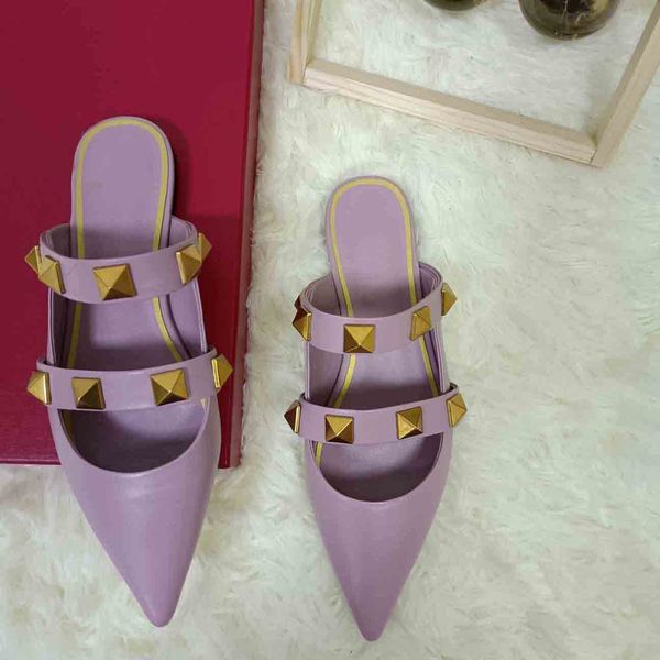 2021 spring and summer confortable fashion women pointed flat heel slippers rivet leather flat mules with box, Black
2021 spring and summer confortable fashion women pointed flat heel slippers rivet leather flat mules with box, Black