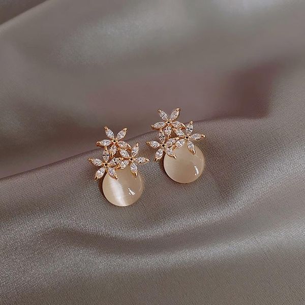 stud 2021 opal zircon petal earrings fashion style female korean classic jewelry party accessories, Golden;silver
stud 2021 opal zircon petal earrings fashion style female korean classic jewelry party accessories, Golden;silver