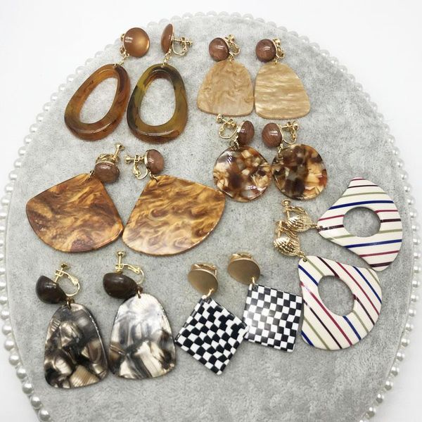 clip-on & screw back fashion sweet fan shape geometric resin clip earring, Silver
clip-on & screw back fashion sweet fan shape geometric resin clip earring, Silver