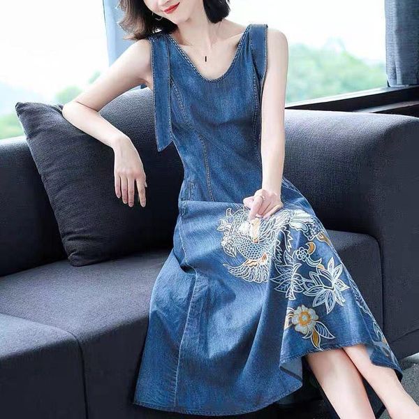 casual dresses summer 2021 woman clothing sleeveless embroidery long blue denim dress , women slim jeans, Black;gray
casual dresses summer 2021 woman clothing sleeveless embroidery long blue denim dress , women slim jeans, Black;gray