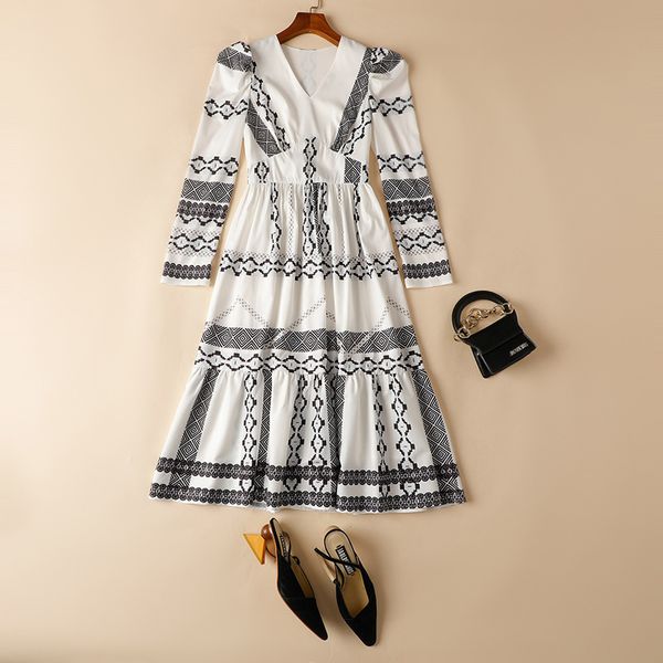 26 2022 summer brand same style regular v neck pullover long dress flora print dress 3/4 sleeve women clothes as, Black
26 2022 summer brand same style regular v neck pullover long dress flora print dress 3/4 sleeve women clothes as, Black