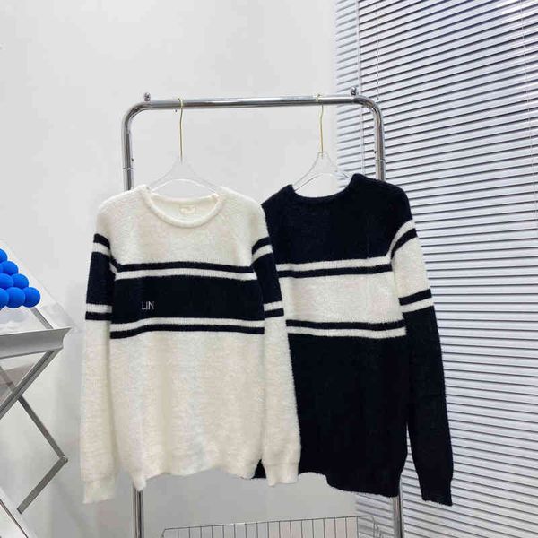 2022 factory wholesale new model imitation mink women's winter loose stitched letter embroidered long sleeved sweater, White;black
2022 factory wholesale new model imitation mink women's winter loose stitched letter embroidered long sleeved sweater, White;black