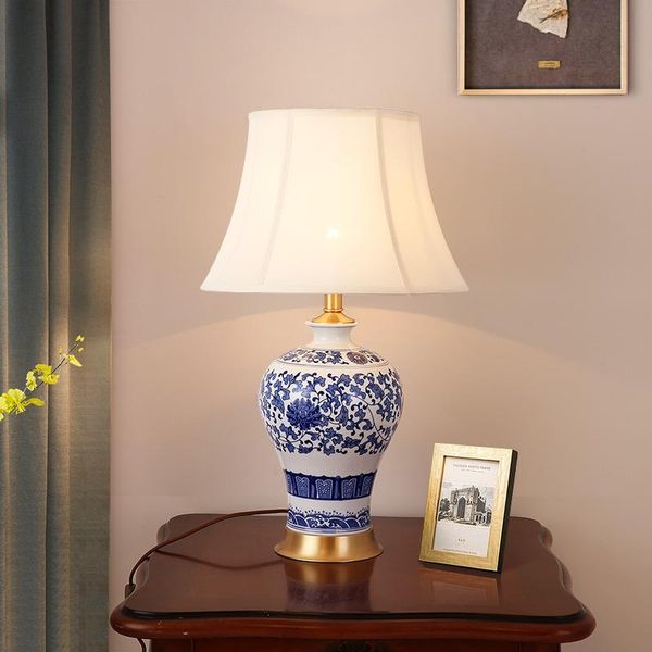 jingdezhen traditional retro patterns blue and white plum bottle ceramic table lamp
jingdezhen traditional retro patterns blue and white plum bottle ceramic table lamp