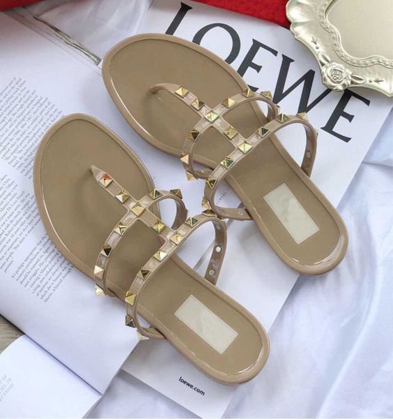 factory clip foot fashion rivet wear flip flop flat bottomed anti slip beach shoes zlh, Black
factory clip foot fashion rivet wear flip flop flat bottomed anti slip beach shoes zlh, Black