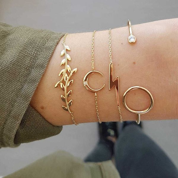 5pcs/set bohemian gold color lightning moon bracelet for women fashion cz crystal round opening adjustable bangle jewelry gift q0719, Black
5pcs/set bohemian gold color lightning moon bracelet for women fashion cz crystal round opening adjustable bangle jewelry gift q0719, Black