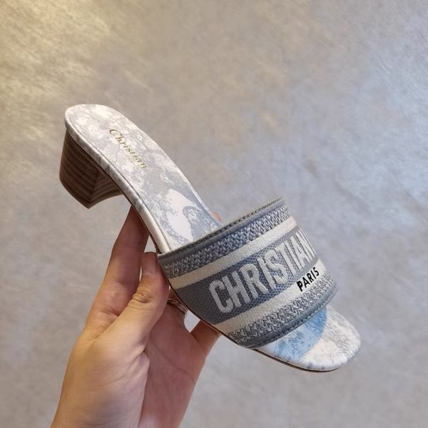 slippers d family's new letter embroidery fashion slippers women's summer wear comfortable one line sandals with versatile sheepsk, Black
slippers d family's new letter embroidery fashion slippers women's summer wear comfortable one line sandals with versatile sheepsk, Black