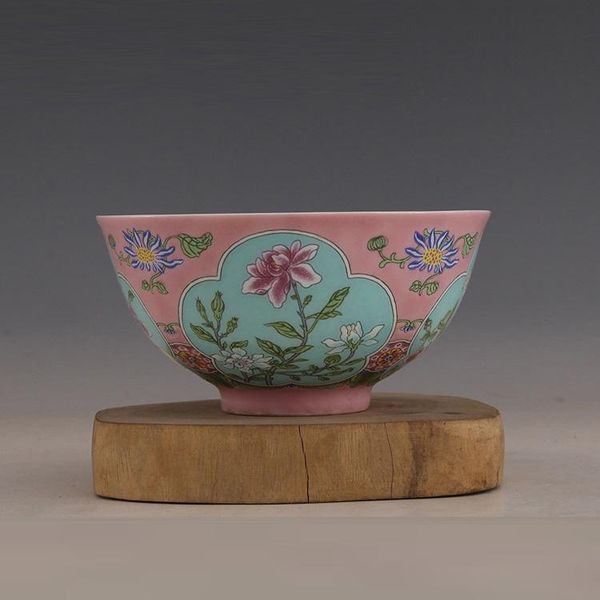 bowls qing kangxi pink enamel flower bowl year mark hand-painted red material manual painting
bowls qing kangxi pink enamel flower bowl year mark hand-painted red material manual painting