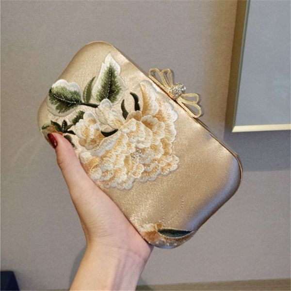 fashionhand banquet hand celebrity dinner peony bag one shoulder slant across female
fashionhand banquet hand celebrity dinner peony bag one shoulder slant across female