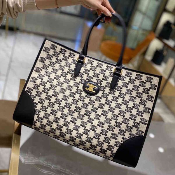 classic new arc de triomphe embroidered shopping bag leather canvas tote bag large capacity one shoulder portable commuter bag purse
classic new arc de triomphe embroidered shopping bag leather canvas tote bag large capacity one shoulder portable commuter bag purse