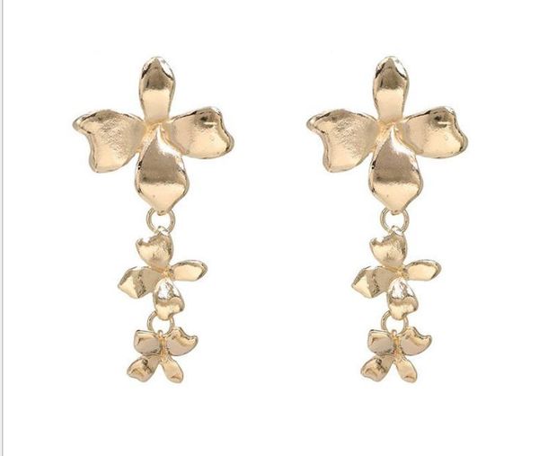 stud new style big simple and elegant pendant alloy flower ear studs 12pcs/lot drop shipping, Golden;silver
stud new style big simple and elegant pendant alloy flower ear studs 12pcs/lot drop shipping, Golden;silver