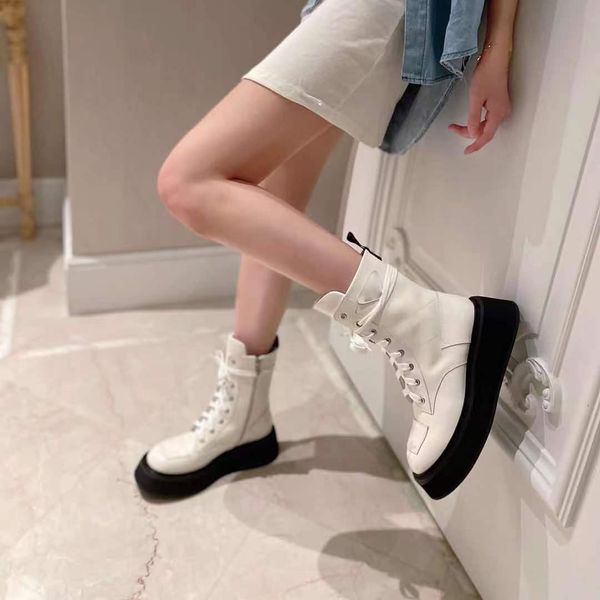 2021 fall and winter new fashion thick bottom flat boots luxury designer leather woman goddess has long legs halloween shoes, Black
2021 fall and winter new fashion thick bottom flat boots luxury designer leather woman goddess has long legs halloween shoes, Black