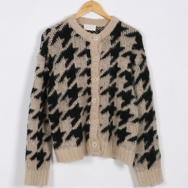 2021 new autumn winter women cardigan vintage houndstooth short knitted sweater fashion long sleeve korean style o-neck pull cardigans z465, White;black
2021 new autumn winter women cardigan vintage houndstooth short knitted sweater fashion long sleeve korean style o-neck pull cardigans z465, White;black