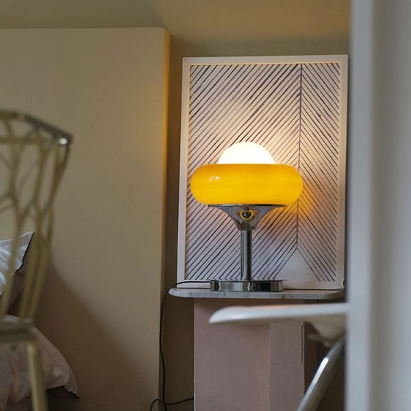 medieval 1960 italian designer nostalgic villa model bedroom bedside warm glass table lamp
medieval 1960 italian designer nostalgic villa model bedroom bedside warm glass table lamp
