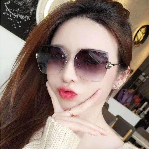 sunglasses european and american personality metal street shooting glasses, White;black
sunglasses european and american personality metal street shooting glasses, White;black