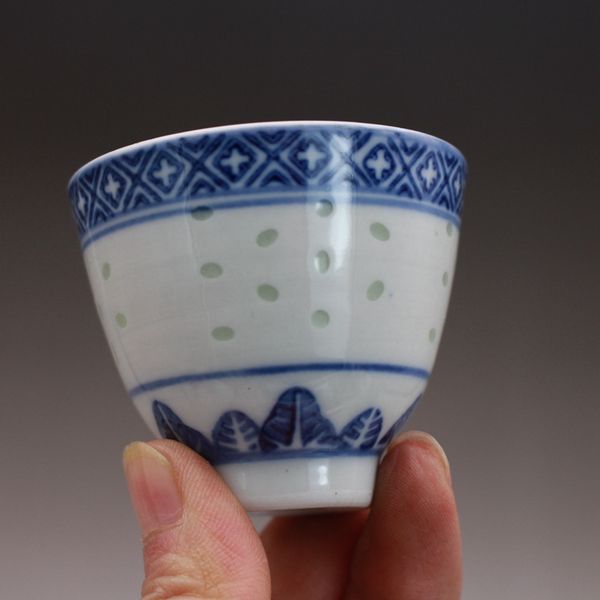 jingdezhen bright porcelain factory blue and white rice-pattern decorated porcelain small teacup wine cup antique antique old ceramics colle, Silver
jingdezhen bright porcelain factory blue and white rice-pattern decorated porcelain small teacup wine cup antique antique old ceramics colle, Silver