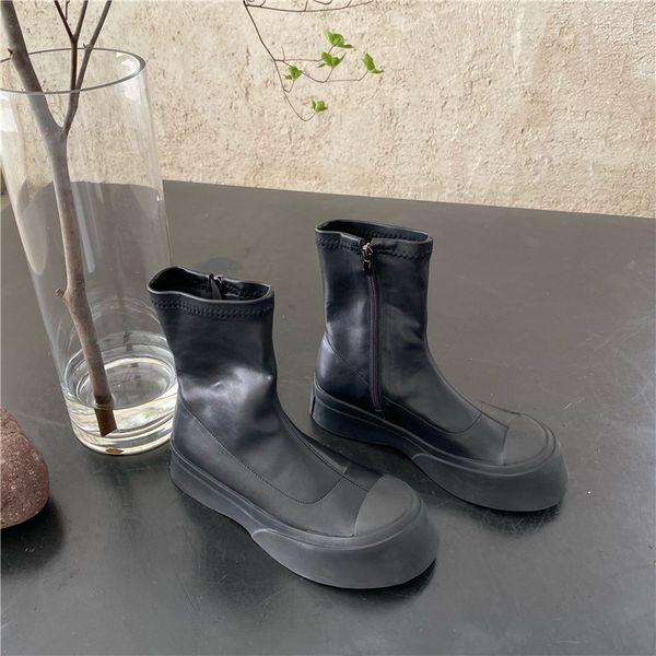 2021 round headed muffin thick waterproof platform flat bottom middle tube summer thin black small short boots
2021 round headed muffin thick waterproof platform flat bottom middle tube summer thin black small short boots