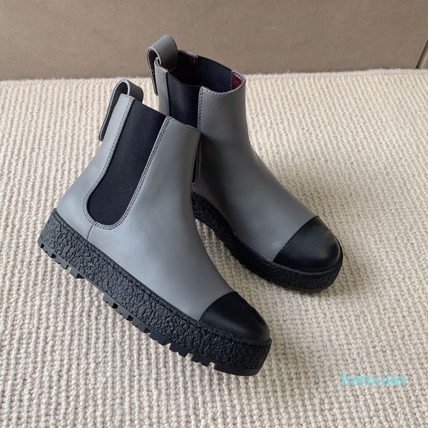 black chunky platform boots cowhide sleeve foot shoes flat heel martin booties ankle luxury designers brands shoe
black chunky platform boots cowhide sleeve foot shoes flat heel martin booties ankle luxury designers brands shoe