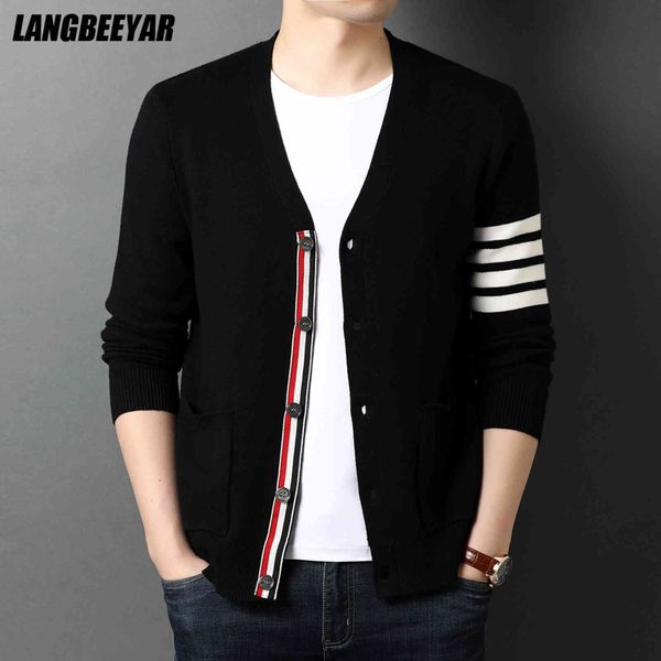 grade new autum winter brand fashion knitted men cardigan sweater black korean casual coats et mens clothing 2021, Black;white
grade new autum winter brand fashion knitted men cardigan sweater black korean casual coats et mens clothing 2021, Black;white