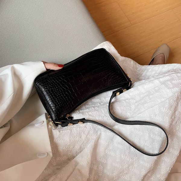 2021 new retro crocodile pattern baguette bag women fashion pu leather armpit bag shoulder bags luxury design handbag lady purse
2021 new retro crocodile pattern baguette bag women fashion pu leather armpit bag shoulder bags luxury design handbag lady purse