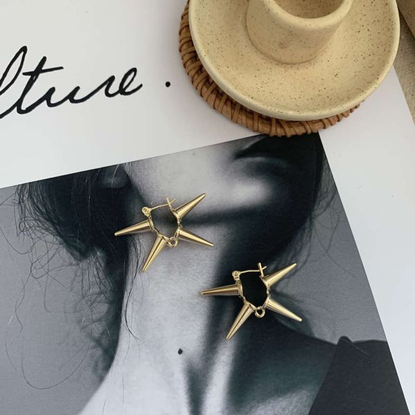 hbp fashion south korea east gate new star metal simple temperament cold wind small luxury earrings female, Silver
hbp fashion south korea east gate new star metal simple temperament cold wind small luxury earrings female, Silver
