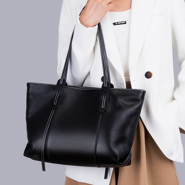 evening bags women soft genuine leather shoulder designer large capacity handbag 2021 winter female messenger bag
evening bags women soft genuine leather shoulder designer large capacity handbag 2021 winter female messenger bag