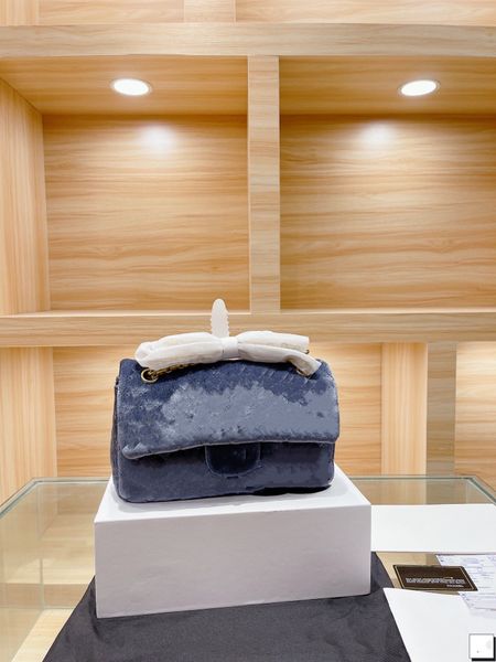 velvet ling leisure bag package goddess recommend beauty joker royal elder sister style size 25 cmwholesale handbags high-end bags
velvet ling leisure bag package goddess recommend beauty joker royal elder sister style size 25 cmwholesale handbags high-end bags