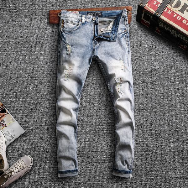 2021 new italian style fashion men jeans retro light blue elastic denim pencil pants embroidery designer hip hop trousers ezez
2021 new italian style fashion men jeans retro light blue elastic denim pencil pants embroidery designer hip hop trousers ezez