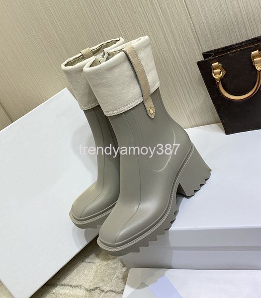 boots autumn and winter women's head treasure rain boots side zipper thick heel martin fashion middle tube short, Black
boots autumn and winter women's head treasure rain boots side zipper thick heel martin fashion middle tube short, Black