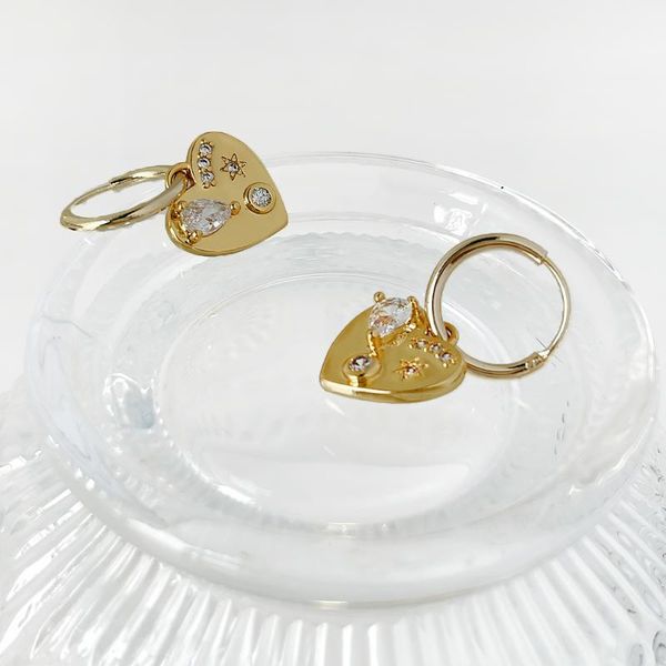 hoop & huggie peri'sbox wholesale gold color brass love shaped earrings for women heart with zircon charm earring, Golden;silver
hoop & huggie peri'sbox wholesale gold color brass love shaped earrings for women heart with zircon charm earring, Golden;silver