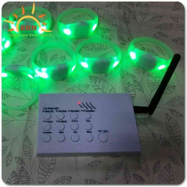 led silicone bracelet wireless remote control color changing bracelet annual meeting party cheer props
led silicone bracelet wireless remote control color changing bracelet annual meeting party cheer props