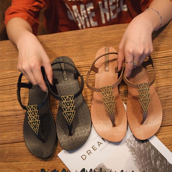 2021 brand summer casual flat sandals women slippers black brown outdoor designer shoes woman jelly sandals beach flip flops
2021 brand summer casual flat sandals women slippers black brown outdoor designer shoes woman jelly sandals beach flip flops