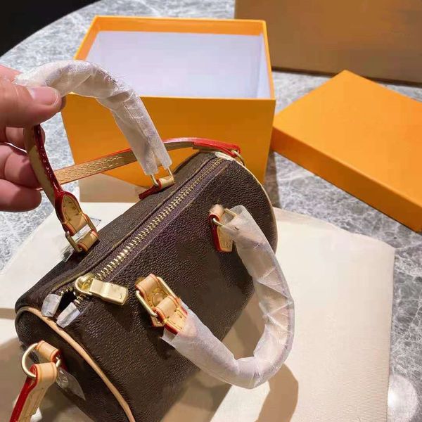 women's bag summer fashion texture wide strap one shoulder versatile messenger bags
women's bag summer fashion texture wide strap one shoulder versatile messenger bags