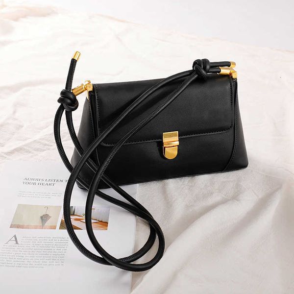 niche design net red french staff underarm bag women's single shoulder messenger bag purse
niche design net red french staff underarm bag women's single shoulder messenger bag purse