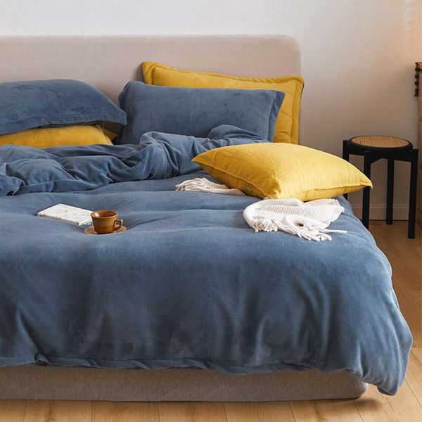 bedding sets 4-piece quilt cover solid coral velvet thickened warmth high-quality workmanship and household products
bedding sets 4-piece quilt cover solid coral velvet thickened warmth high-quality workmanship and household products