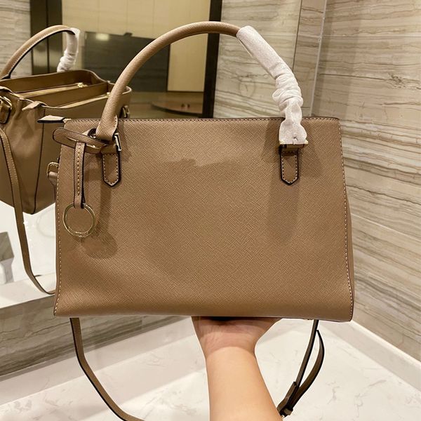 designer bag handbag tote shoulder bags ladies handbags totes crossbody genuine leather luxury different styles shopping with the original b
designer bag handbag tote shoulder bags ladies handbags totes crossbody genuine leather luxury different styles shopping with the original b