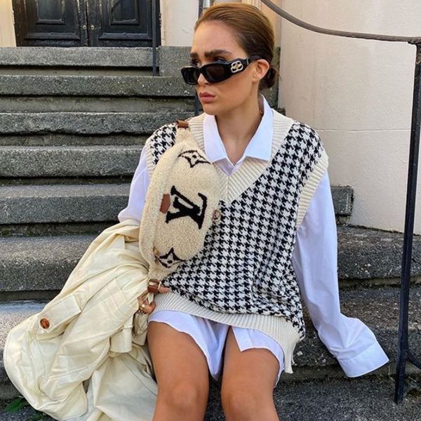 2021 new women sweet knitted vest waistcoat houndstooth sleeveless stretchy jacket female cute chic mujer yks7, Black;white
2021 new women sweet knitted vest waistcoat houndstooth sleeveless stretchy jacket female cute chic mujer yks7, Black;white