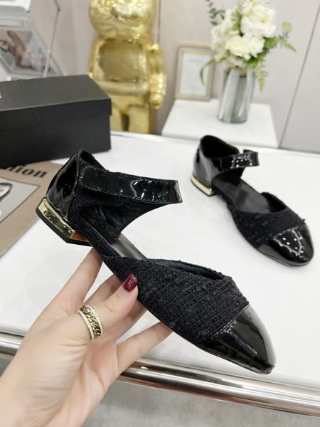 2022 sandals for women designer shoes slides heels genuine leather brand fashion unique style luxury elegant classic good matching size 35-4, Black
2022 sandals for women designer shoes slides heels genuine leather brand fashion unique style luxury elegant classic good matching size 35-4, Black