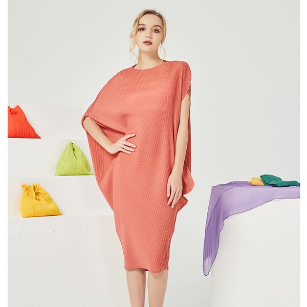Summer 2021 New Female Miyak Fold Fashion Plus Size Around Neck Short Thin Dress U673, Black;gray
Summer 2021 New Female Miyak Fold Fashion Plus Size Around Neck Short Thin Dress U673, Black;gray