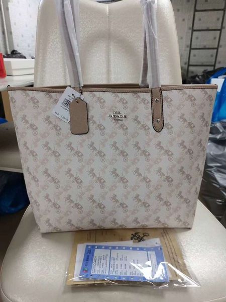 carriage handbag luxurys nu new printed portable shoulder strawberry double sided shopping tote bagohy6
carriage handbag luxurys nu new printed portable shoulder strawberry double sided shopping tote bagohy6