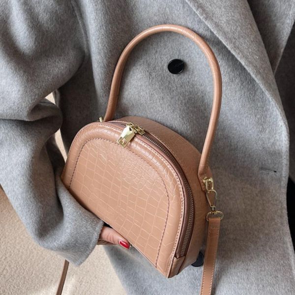 evening bags vintage square tote bag 2021 winter quality pu leather women's luxury designer handbag solid color shoulder messenger
evening bags vintage square tote bag 2021 winter quality pu leather women's luxury designer handbag solid color shoulder messenger