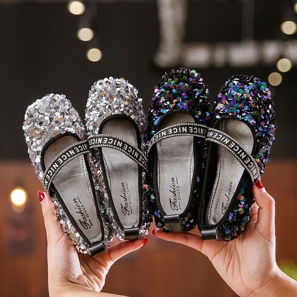 sneakers 2021 spring fashion girls princess shoes foreign style little girl sequins soft bottom crystal small leather, Black;red
sneakers 2021 spring fashion girls princess shoes foreign style little girl sequins soft bottom crystal small leather, Black;red