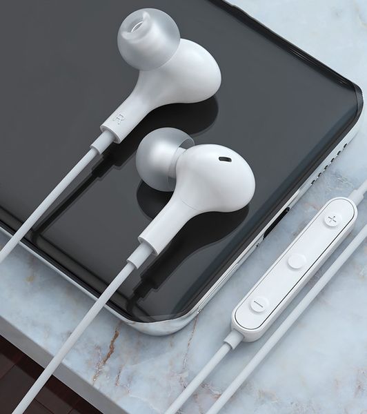 lighting earphones with volume control and mic earphone headphone headset handswith retail packaging
lighting earphones with volume control and mic earphone headphone headset handswith retail packaging