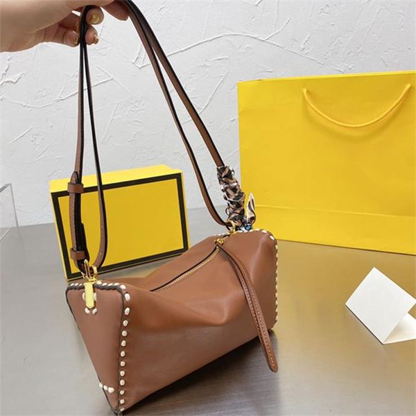 2021 designer'sbrand designer shoulder bag women's fashion luxury leather triangle underarm bags with box size 23*15cm
2021 designer'sbrand designer shoulder bag women's fashion luxury leather triangle underarm bags with box size 23*15cm