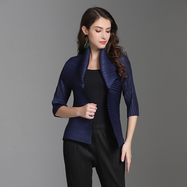 2021 new pleated cropped fall clothing lapel short oversize jacket winter luxury clothes women jackets jz1d, Black;brown
2021 new pleated cropped fall clothing lapel short oversize jacket winter luxury clothes women jackets jz1d, Black;brown