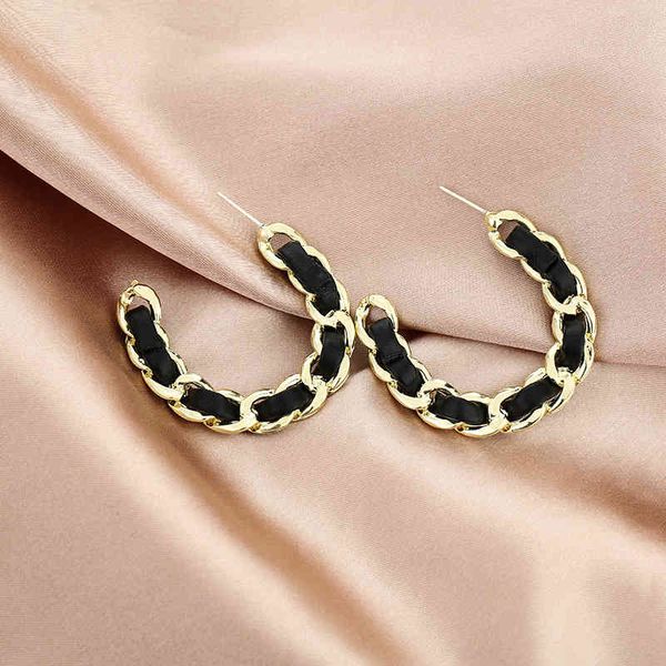 925 silver needle chain c-shaped women's exaggerated metal new trend personality net red earrings
925 silver needle chain c-shaped women's exaggerated metal new trend personality net red earrings