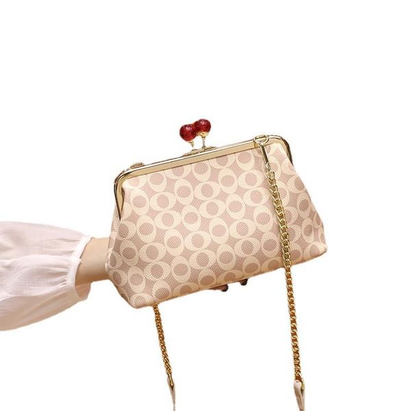 shoulder bags ladies bag fashion wild retro classic pu leather lock kiss printing clutch messenger
shoulder bags ladies bag fashion wild retro classic pu leather lock kiss printing clutch messenger